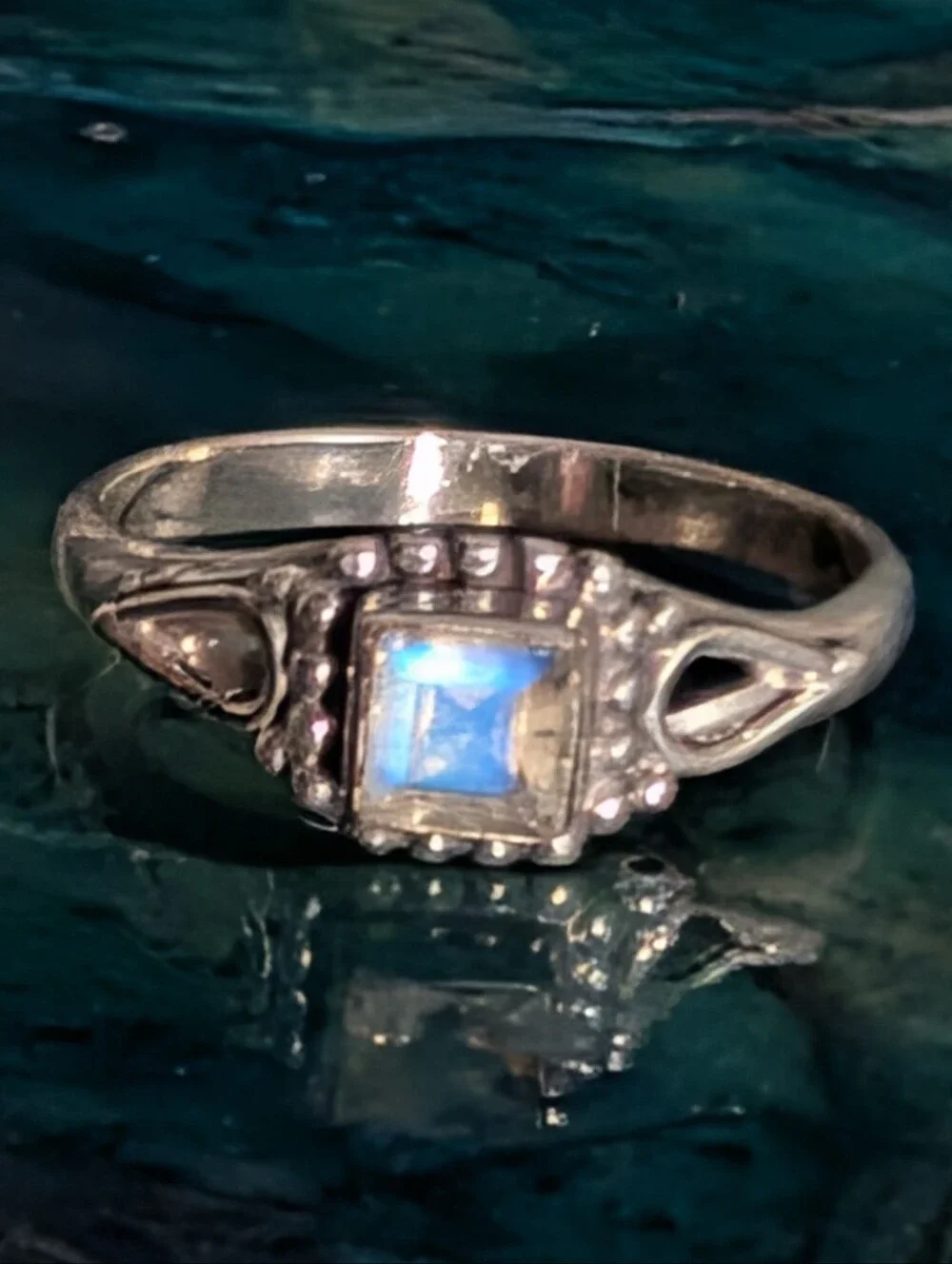 🆕 Amazing Blue Flash Sterling Silver Rainbow Moonstone Square-Cut Ring Size 6.5